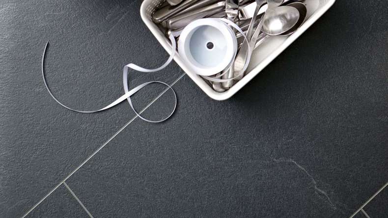 Laminato MEISTER - MeisterDesign LB 150 Ardesia antracite 06137 | Made in Germany (600003-0857398-06137)