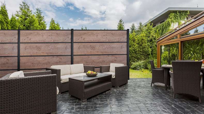 planeo Gardence Resistant - HPL-Steckzaun Holzoptik 180 x 183 cm