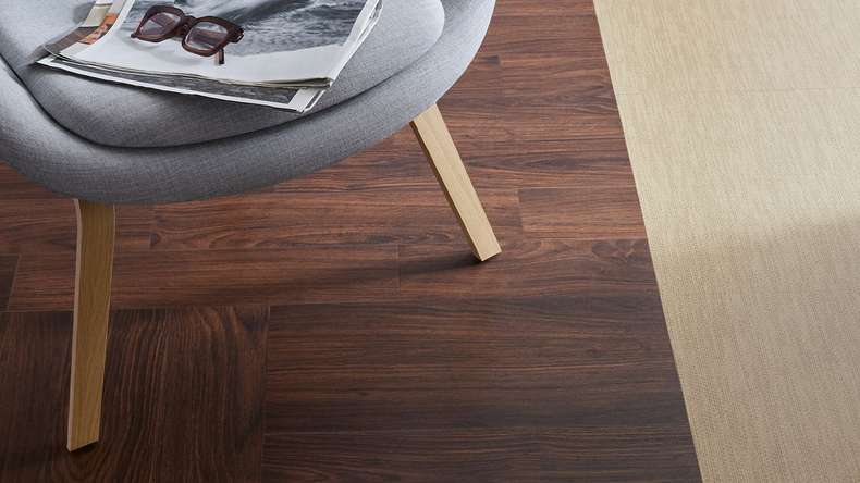 Vinyle adhésif planeo - SilentIQ Wood 2 en 1 pour usage professionnel Torvelli | Isolation phonique intégrée (F-DW-SIQ-13080)