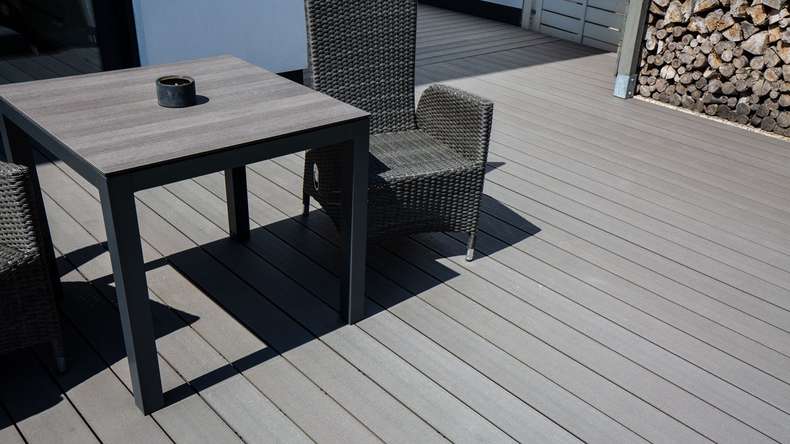 Komplett-Set TitanWood 3m Massivdiele Holzstruktur Hellgrau 9.2m² inkl. Alu-UK
