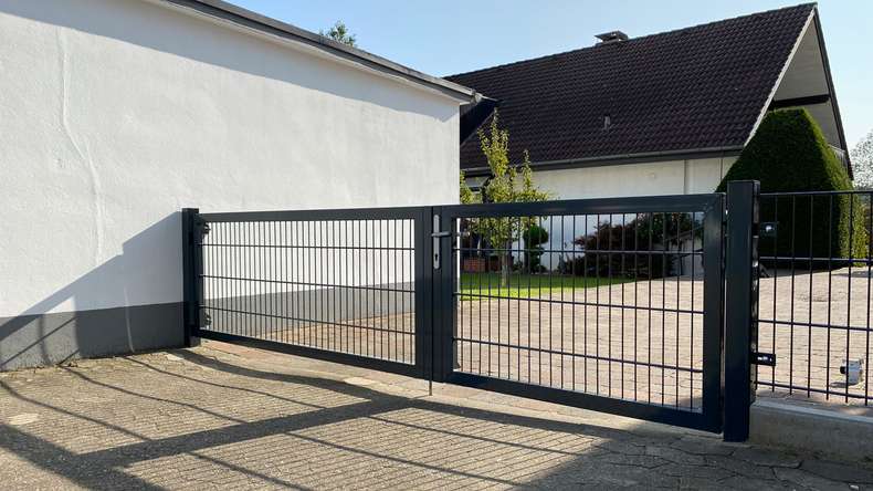 planeo Porte universelle lourde 2 vantaux asymétriques anthracite poteaux de porte inclus