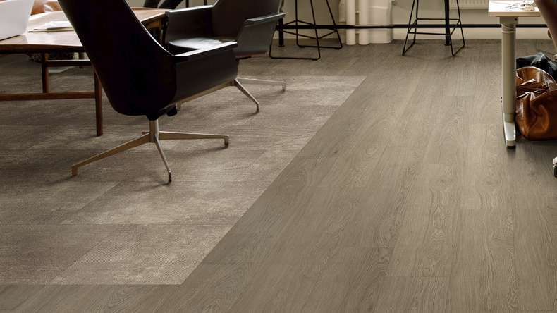Vinile adesivo Gerflor - Creation 55 Lounge Oak Chestnut | Goffratura sincronizzata