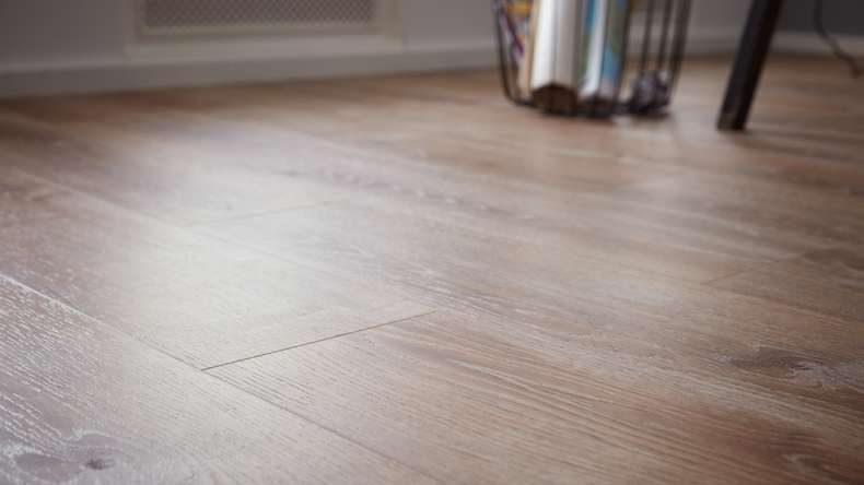 Skaben Sol PVC clipsable - ProfiKlick Chêne fumé doré | gaufrage synchrone (SP-6200194)