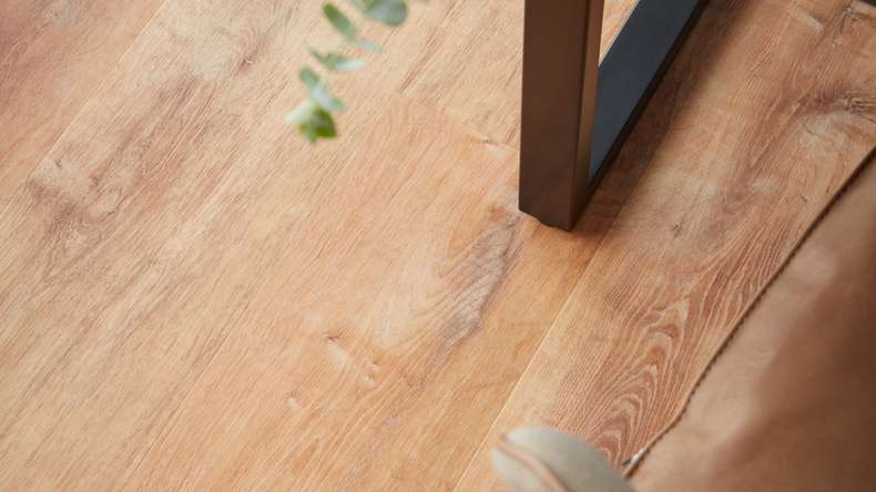 Skaben Sol PVC clipsable - ProfiKlick Chêne doré naturel | gaufrage synchrone (SP-6200192)