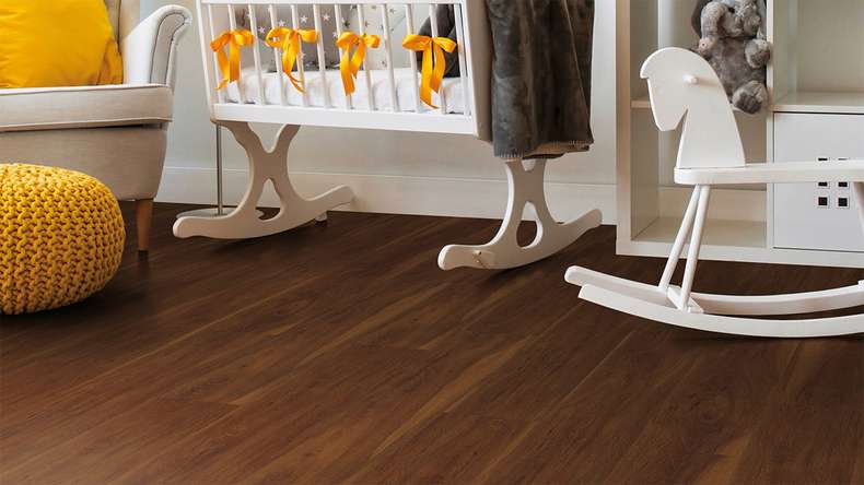 planeo Vinyle à clic rigide - FlexCore 55 Middle Walnut | Isolation phonique intégrée (plfc-5350FS55)