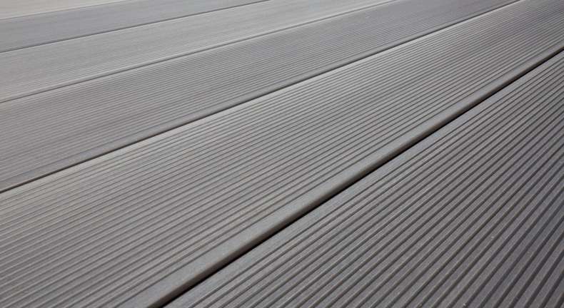 planeo Kit complet TitanWood 5m lame creuse rainurée structure gris clair 67m² incl. aluminium-UK