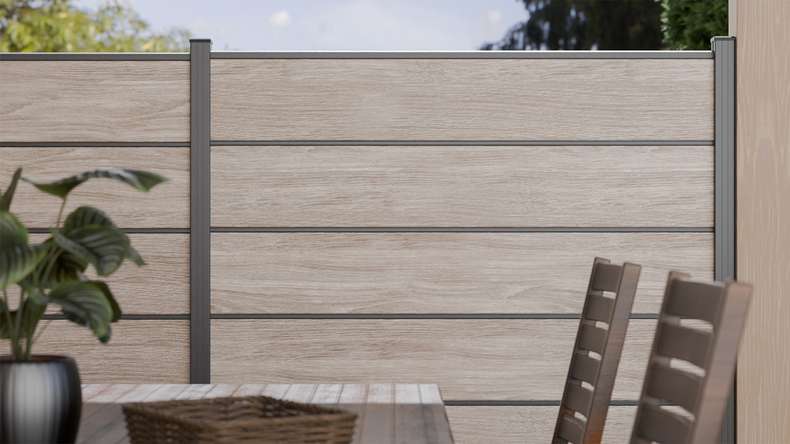 planeo Gardence Simply Premium - Clôture à emboîter en PVC Sheffield Oak light avec pilastres en anthracite 180 x 180 cm