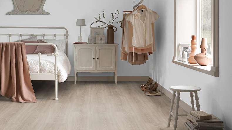 planeo Klebevinyl - SilentIQ Wood 2in1 Objekt Carviano | Trittschalldämmung integr. (F-DW-SIQ-9080)