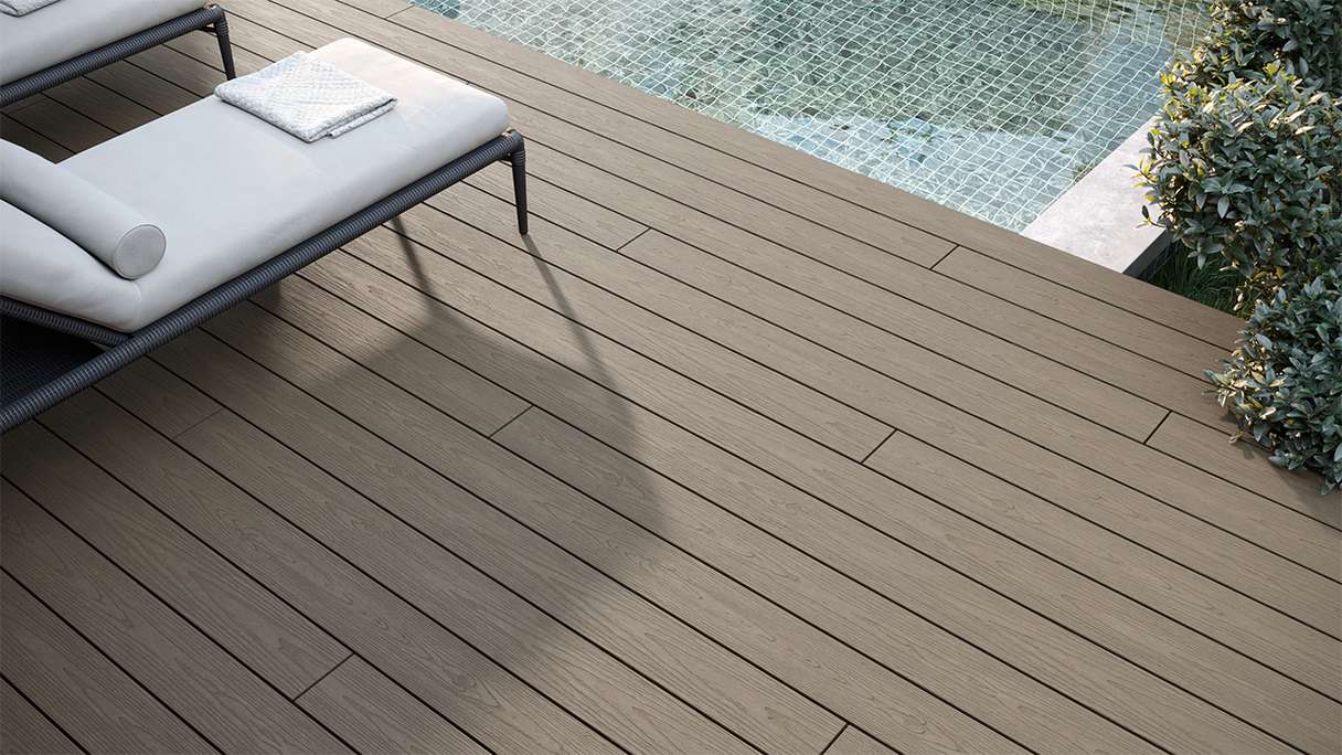 planeo CoEXWood Lame de terrasse WPC massif enrobé - gris/ciment 3m structuré