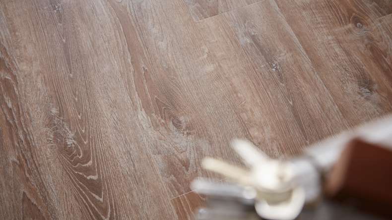 Skaben Sol PVC clipsable - ProfiKlick Chêne fumé doré | gaufrage synchrone (SP-6200194)