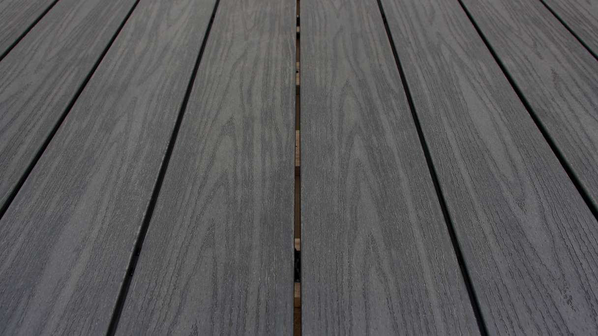planeo TitanWood - Massivdiele dunkel-grau antik gealtert/gebürstet 4m | 5m