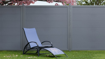 planeo Gardence Simply Guard - PVC-Gartenzaun Anthrazitgrau mit Alu-Rahmen in Anthrazit 180 x 180 cm