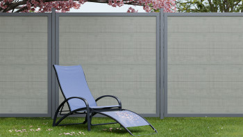 planeo Gardence Simply Guard - PVC-Gartenzaun Grey Ash Cut mit Alu-Rahmen in Anthrazit 180 x 180 cm