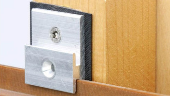 Trespa Universalclip mit Schrauben