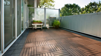 planeo carreau de terrasse en bois - Thermo frêne - 6 lattes striées