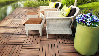 planeo carreau de terrasse en bois - Thermo frêne - 6 lattes striées