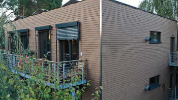 planeo Fassado - Latte WPC en losange revêtement de façade brun