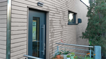 planeo Fassado - Latte WPC en losange revêtement de façade gris pierre
