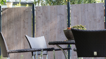 planeo Gardence Resistant - Clôture pare-vue HPL sur chant - aspect bois 90 x 180cm