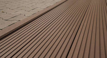 planeo WPC striscia angolare marrone scuro per tavole da decking - 2,2m