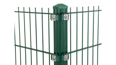 Pali d'angolo tipo P verde muschio per recinzione a doppia maglia