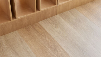Vinile adesivo Forbo Allura Wood 40 - Rovere Gigante Naturale (60284DR4)