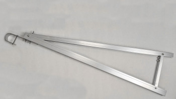 Set di montaggio Planeo PV Alu 4in1 per balconi, tetti piani, facciate / pareti, tetti in lamiera - Completo per un modulo FV